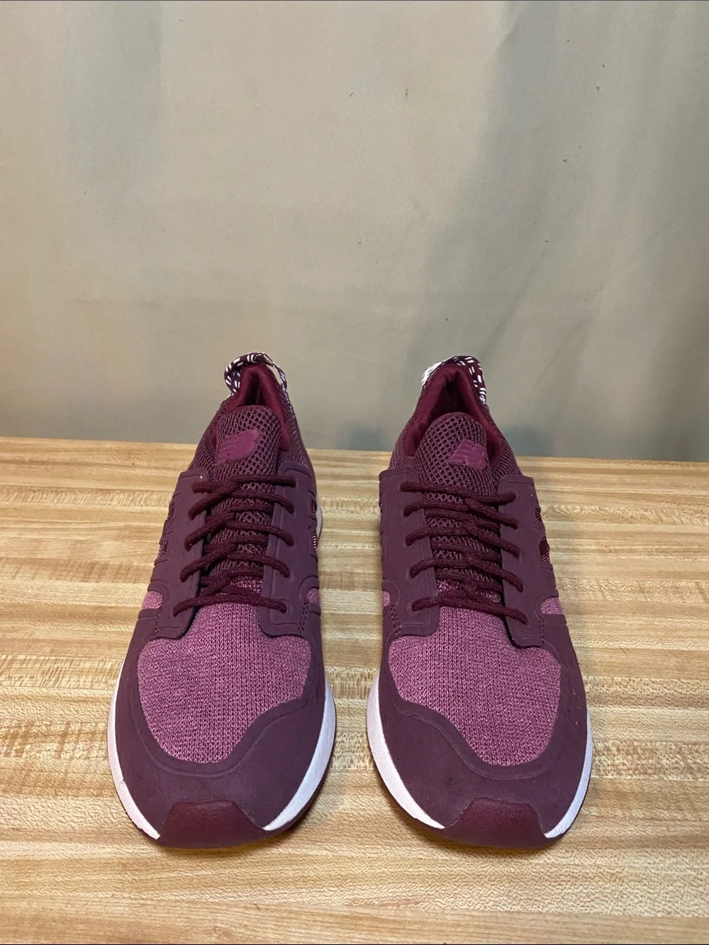 New Balance 420 Slip On Running Shoes Burgundy Tennis Shoes women’s size 9